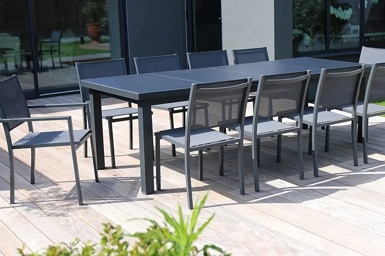 Table de jardin extensible : l’alliée idéale pour vos réunions en plein air